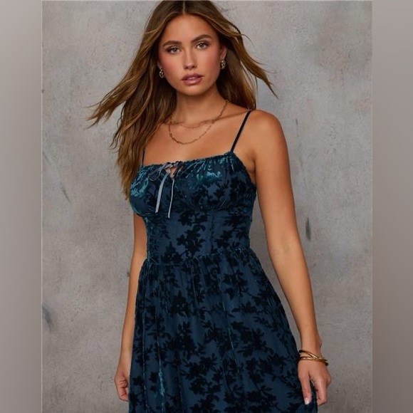 *Never Worn* VICI Blue Floral Dress - Picture 1 of 4